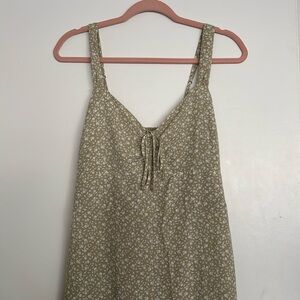 Abercrombie & Fitch floral green dress 
So gorgeous and trendy 
Cottage core
